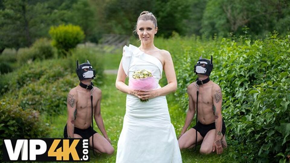 Pure queen - sex in public action - Bride 4K