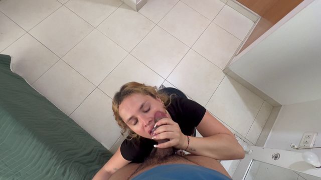Elegante KIRA BLONDE in Arabisch Clip