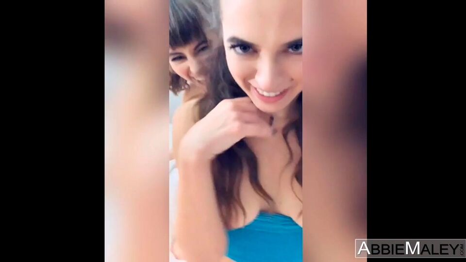 Contenu x Sexe oral de la mignonne Abbie 