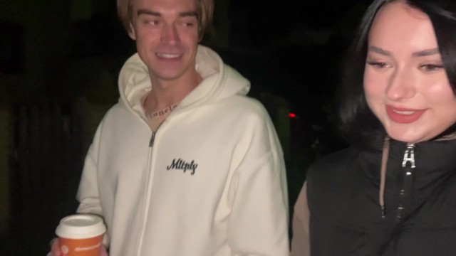 L'infatigable Andrew Oster et Sonya Snake en vedette dans vidéo pipe amatrice