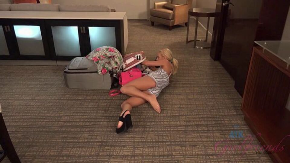 Sweet Bella Rose's petite action