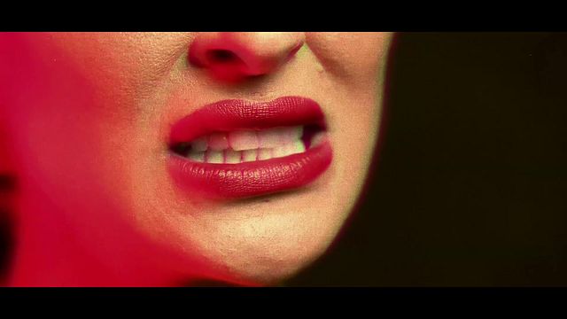 भावनात्मक  Desiree में अभिनय किया बुत क्रिया