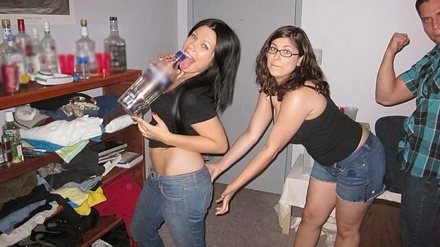 Tráiler de estilo perrito protagonizado por la fascinante Shane Dos Santos