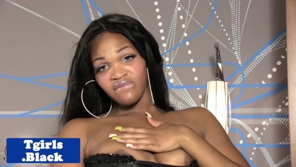 Femme fatale truelove's blue eyes scene