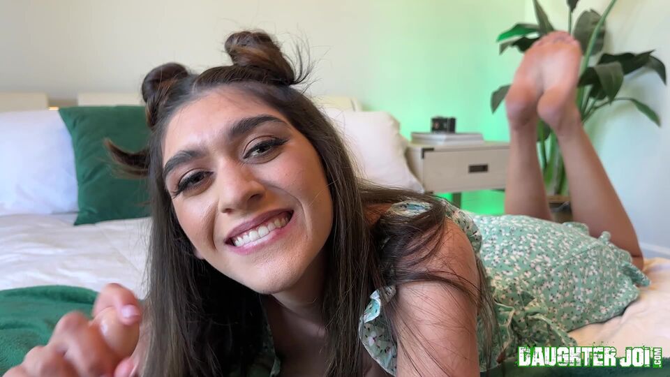 DAUGHTERJOI - posing scene