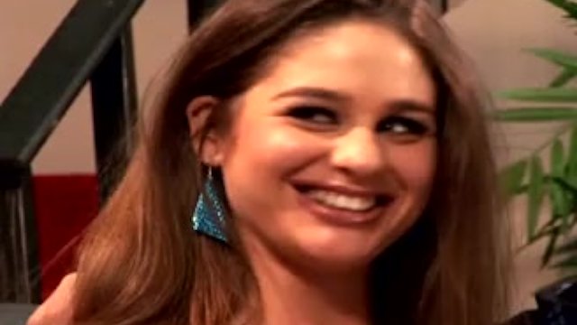 L'hypnotique Finger Fuck - scène gros seins - Screw My Wife Club