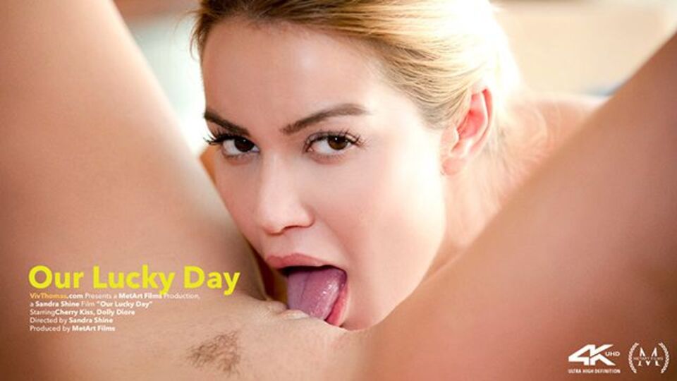 Brilliant Cherry and Dolly's natural tits action