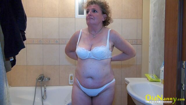 Film de grosse queue avec la gracile Helene de OldNanny