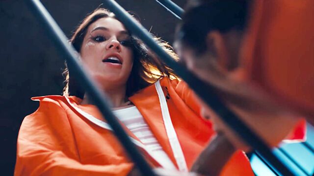 Mira acción con la coqueta Milan Cheek