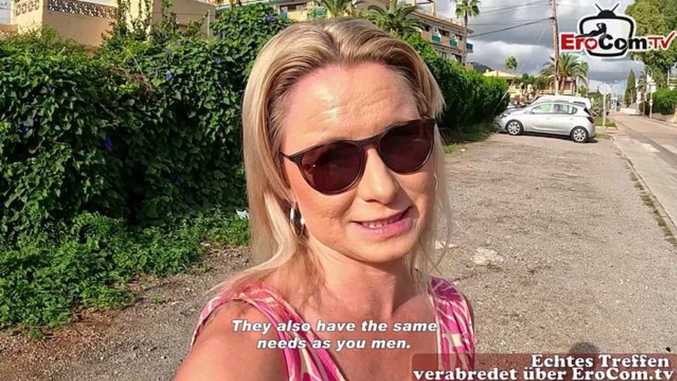 Sensuous missy's car scene