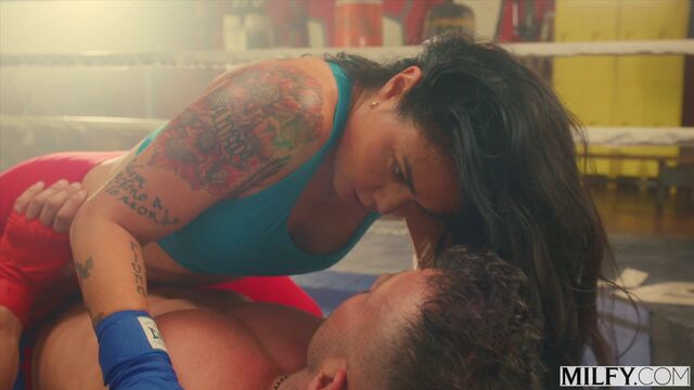 पहुंच से बाहर की Dana का बड़े स्तन दृश्य