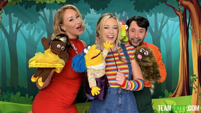 अवर्णनीय  Nickey Huntsman और Vanessa Sky - MILF अश्लील - Reptyle Selects