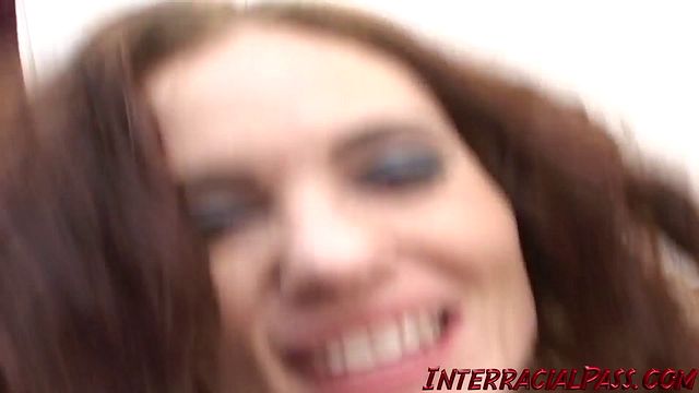 Interracial Pass - película de MILF