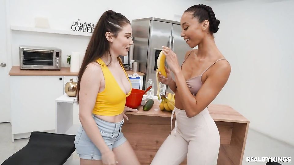 RK Prime presenta toma con las desnudándose de Alexis Tae y Lily Lou