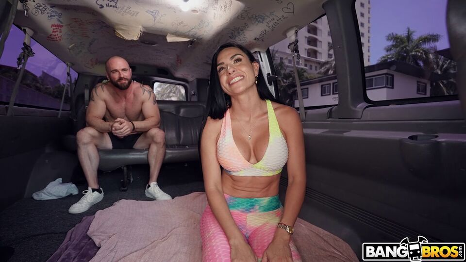 Azione tette grosse con innocente Sandy Love di Bang Bus